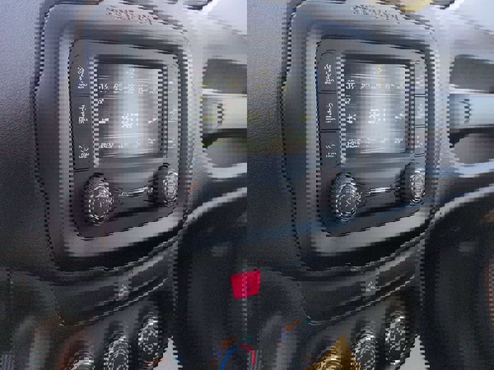 Used 2017 Jeep Renegade Latitude image 22