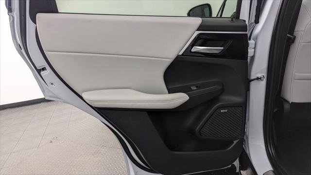 Used 2025 Mitsubishi Outlander SE image 14