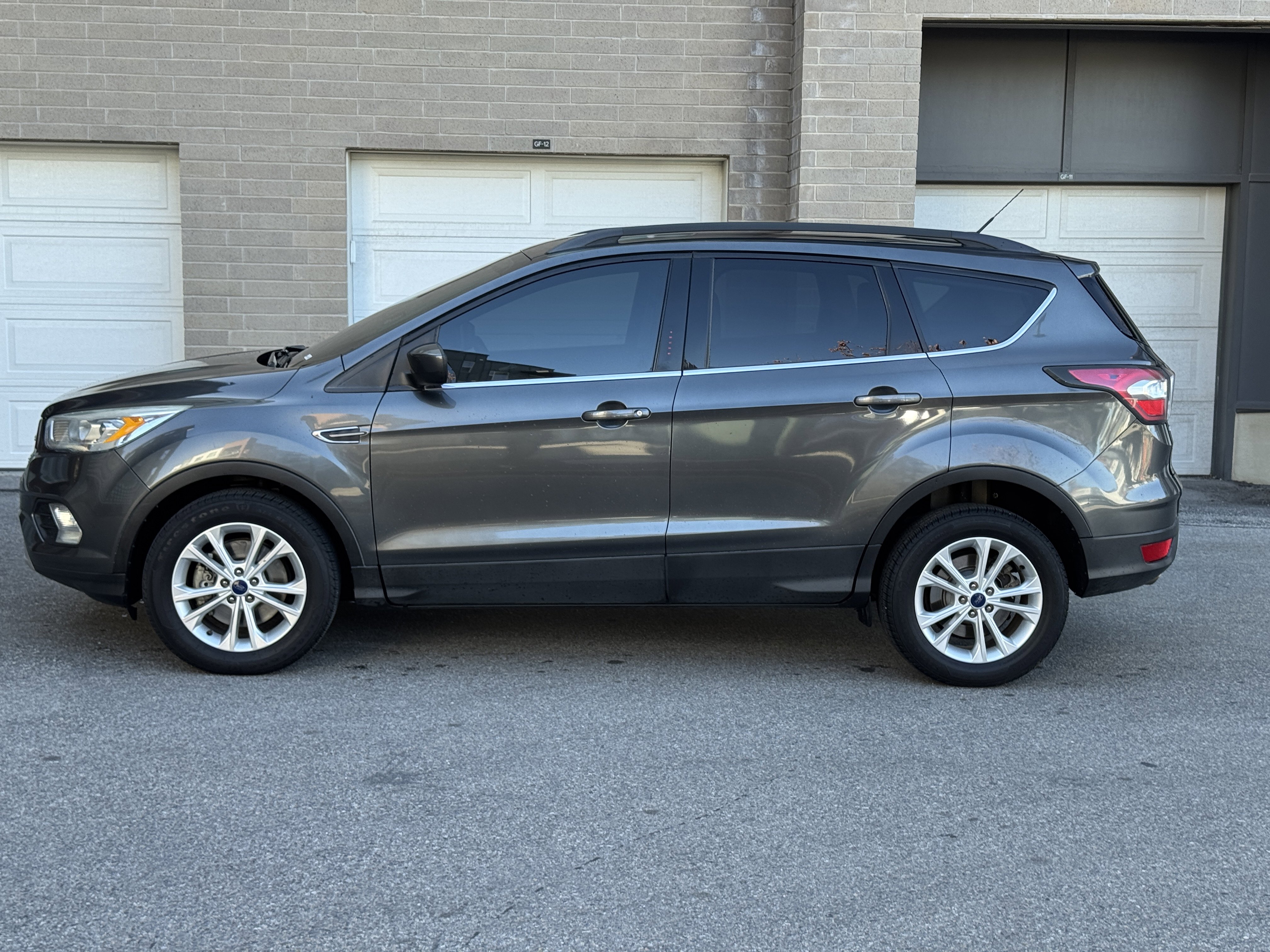Used 2017 Ford Escape SE w/ Equipment Group 201A image 2