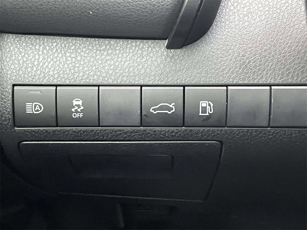 Used 2018 Toyota Camry SE image 17