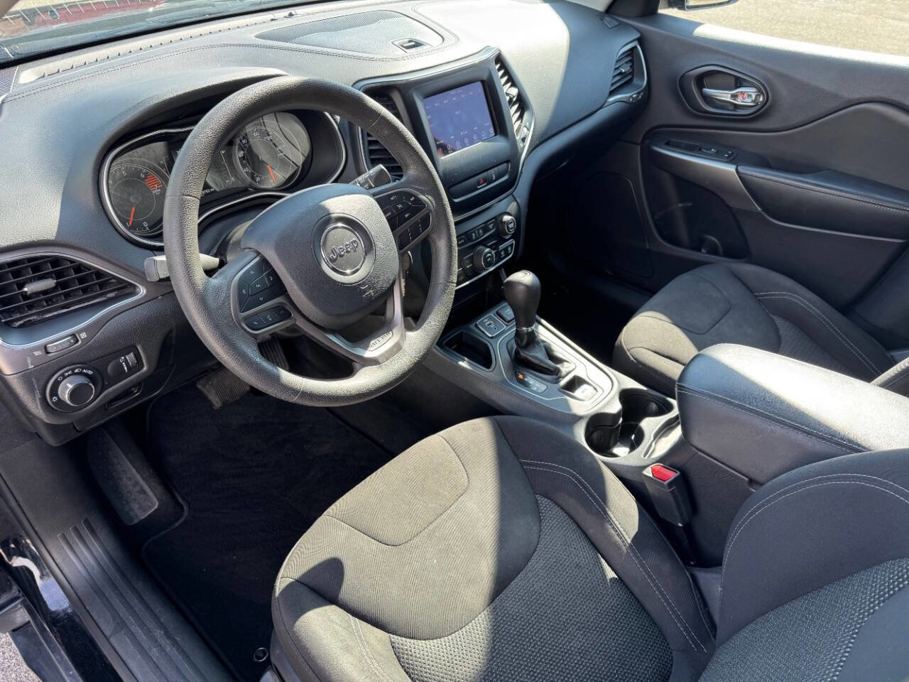 Used 2021 Jeep Cherokee Latitude image 3