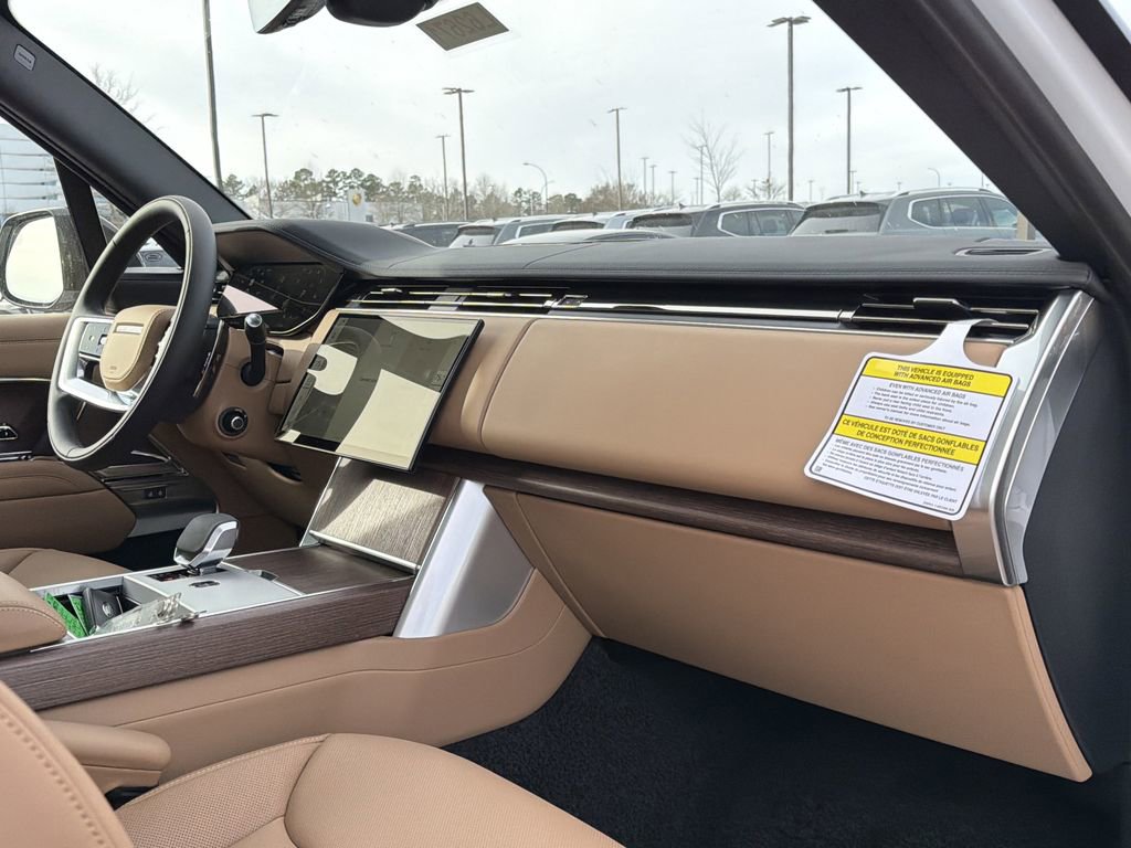 New 2026 Land Rover Range Rover Long Wheelbase SE image 18