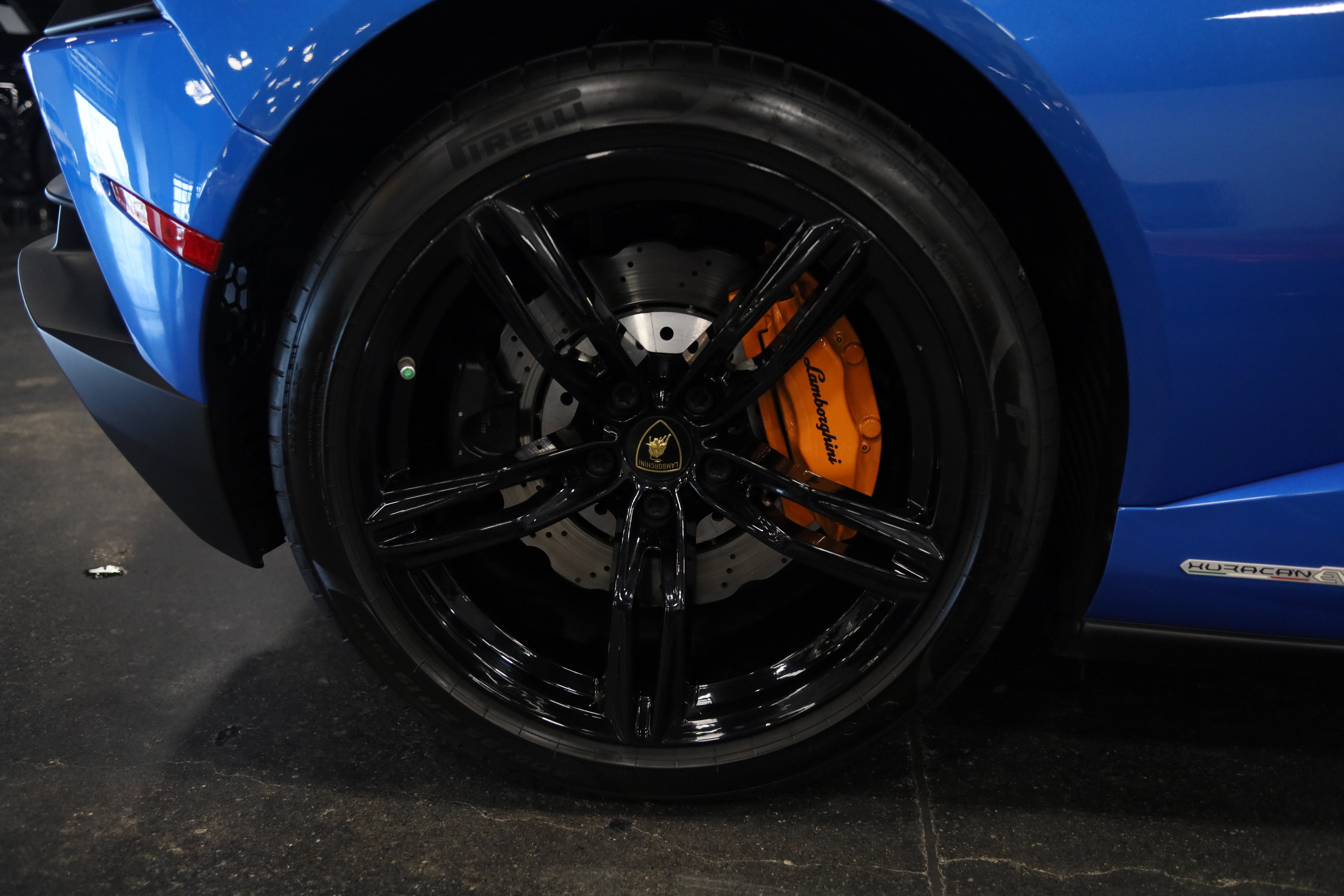 Used 2020 Lamborghini Huracan EVO RWD image 10