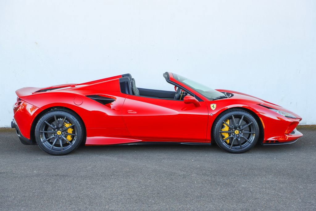 Certified 2022 Ferrari F8 Tributo RWD image 3