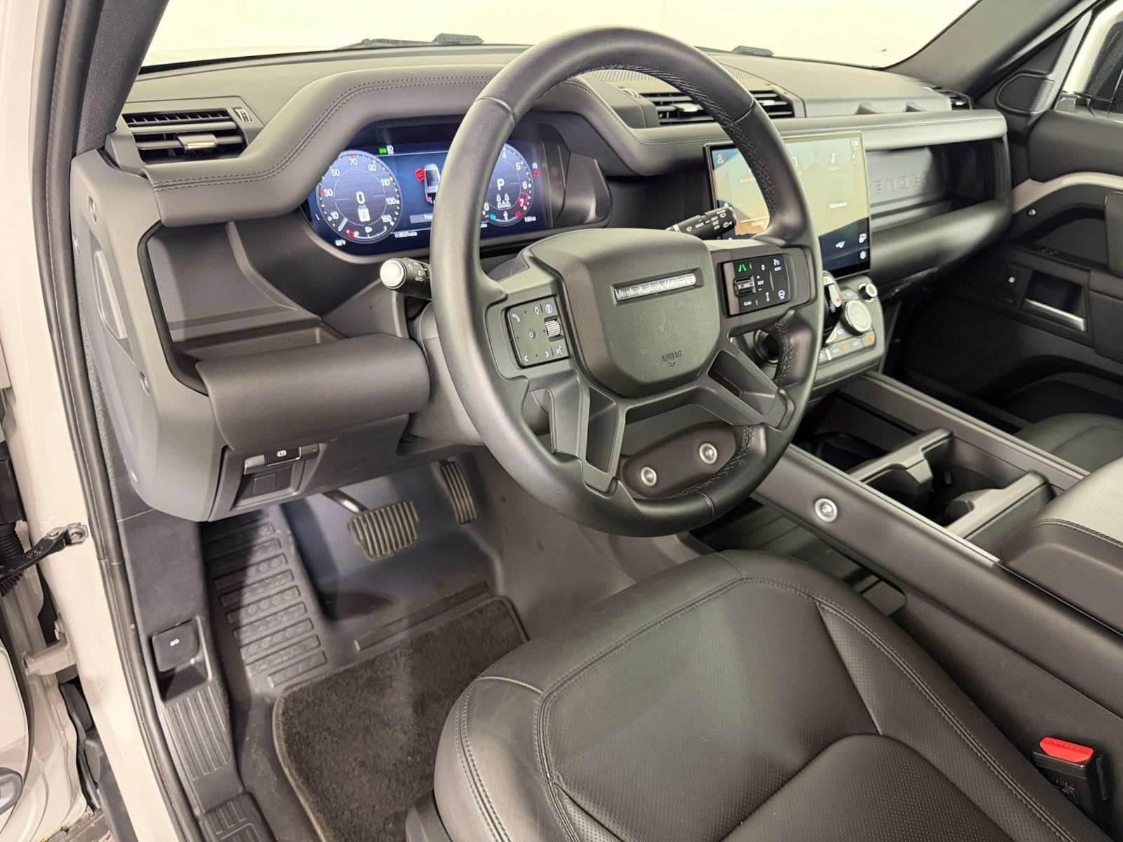 Used 2026 Land Rover Defender 130 S AWD/4WD image 4