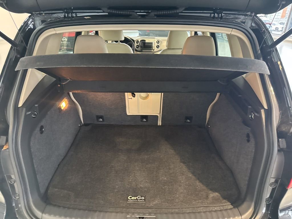 Used 2017 Volkswagen Tiguan S image 11