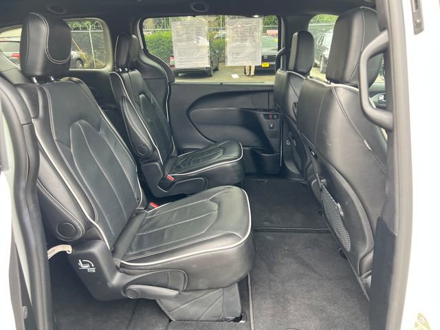Used 2025 Chrysler Pacifica Limited image 14