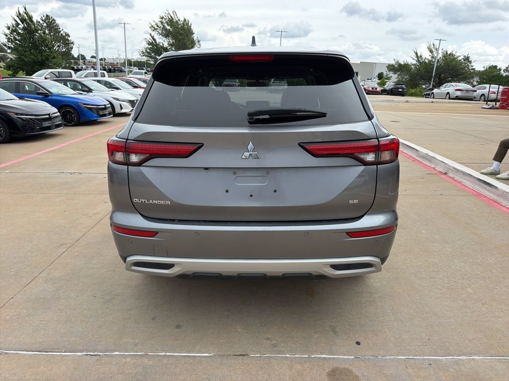 Used 2023 Mitsubishi Outlander SE FWD image 4
