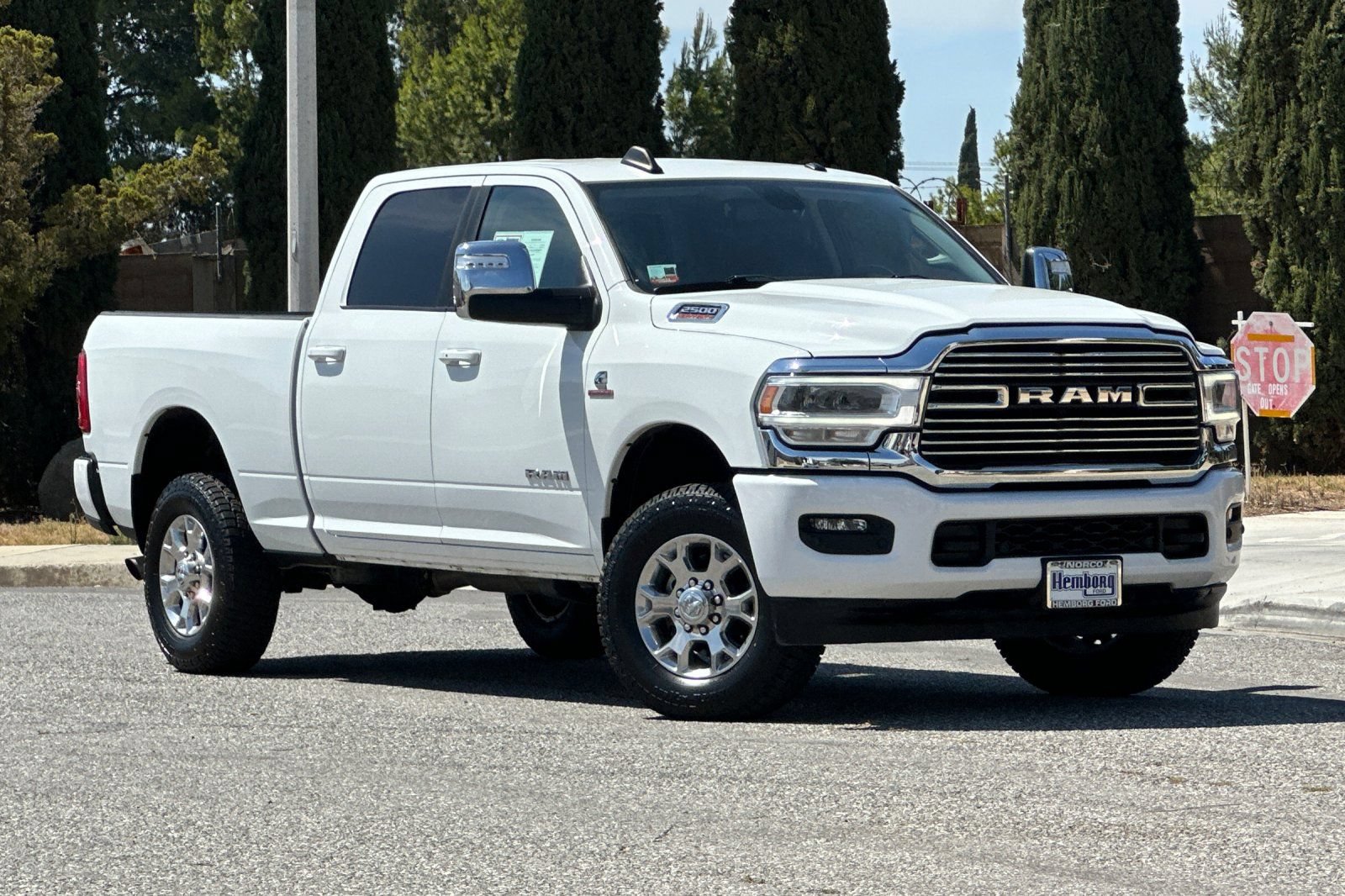 Used 2024 RAM 2500 Laramie AWD/4WD image 2