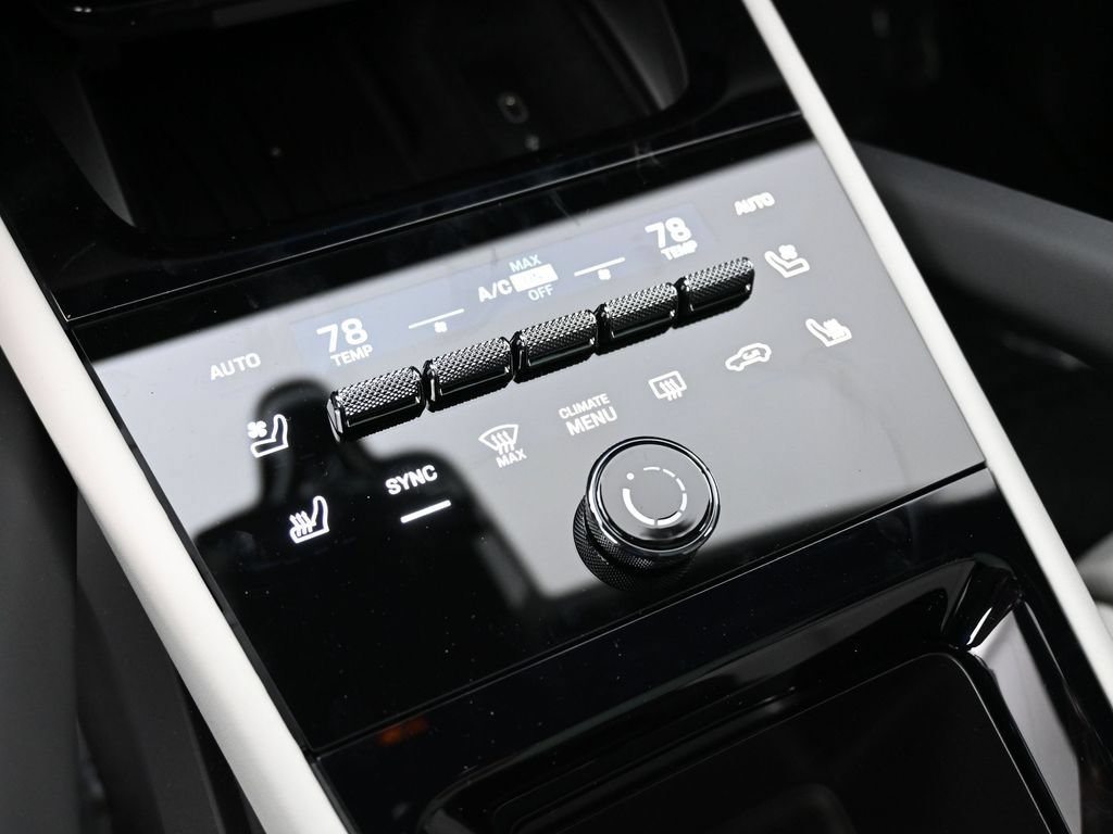 Certified 2026 Porsche Cayenne E-Hybrid Coupe AWD/4WD image 24