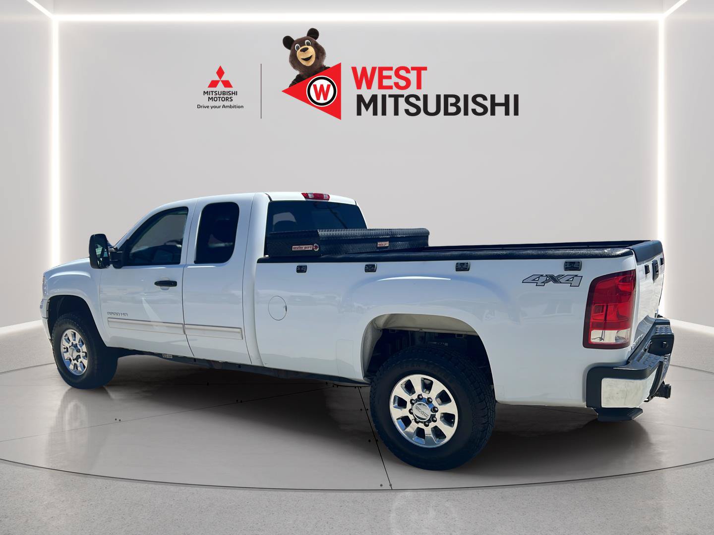 Used 2011 GMC Sierra 3500 SLE w/ SLE Preferred Package AWD/4WD image 4