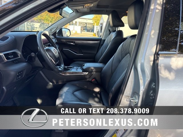Used 2023 Toyota Highlander Platinum image 25