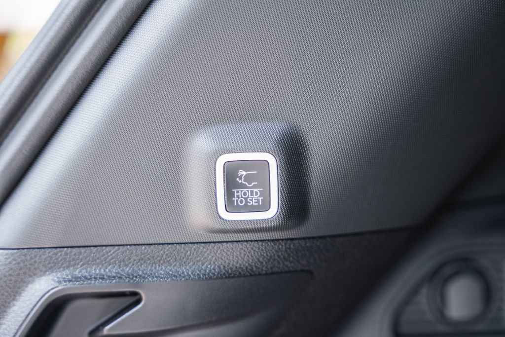 New 2025 Jeep Grand Cherokee Laredo X w/ Luxury Tech Group I image 11