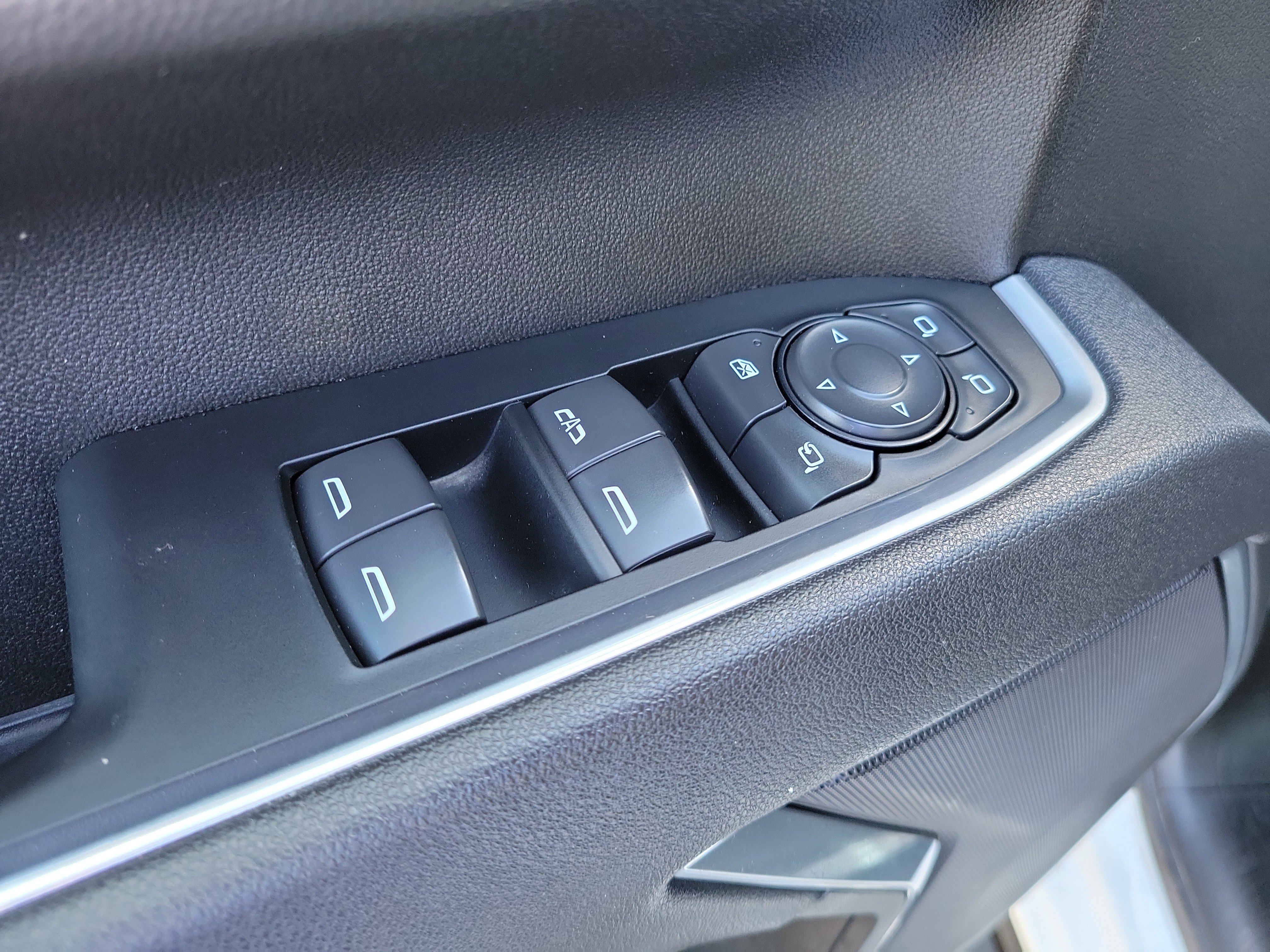 Used 2025 Chevrolet Silverado 2500 LT w/ Safety Package image 19