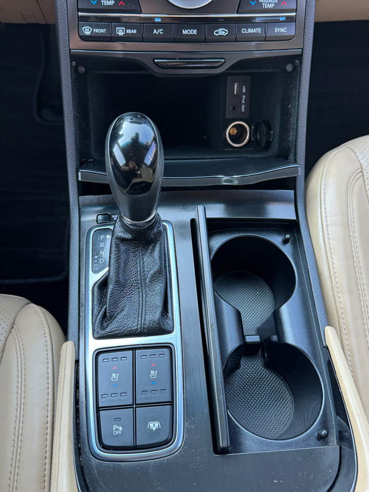 Used 2015 Hyundai Azera Limited image 26