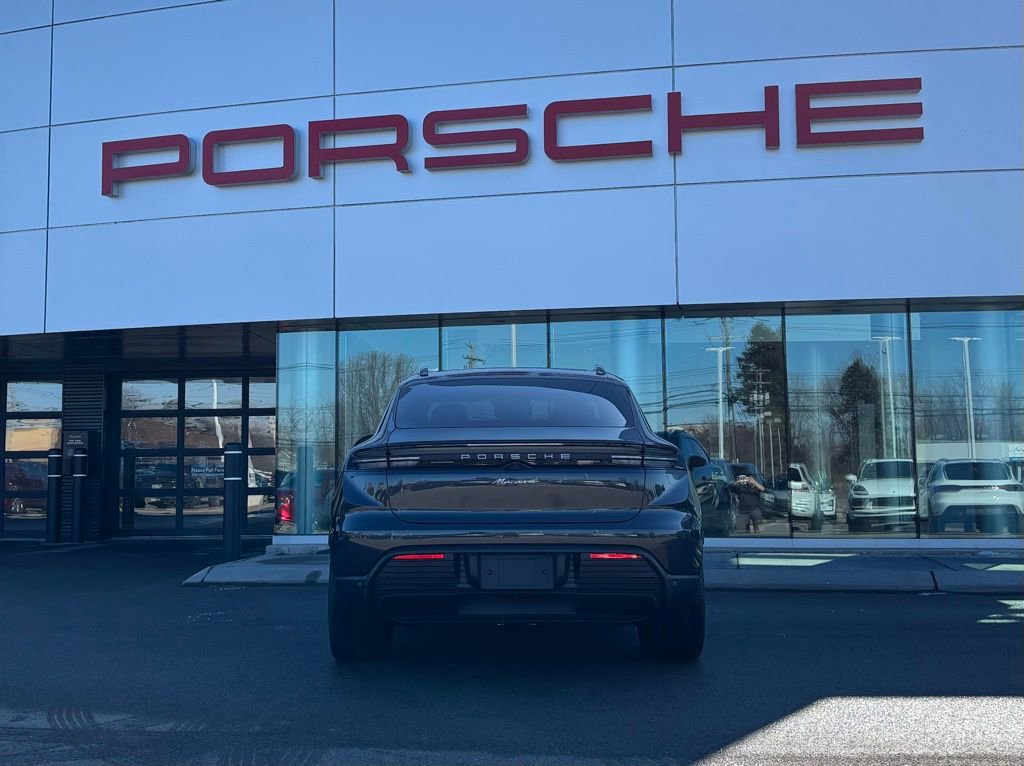 New 2026 Porsche Macan 4 Electric image 9