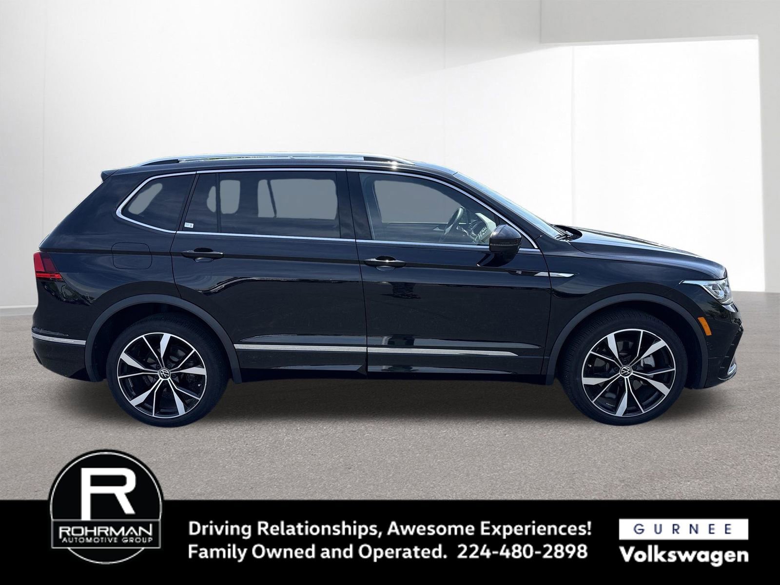 Used 2024 Volkswagen Tiguan SEL R-Line AWD/4WD image 11