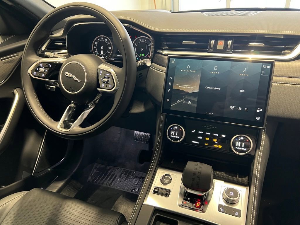 New 2025 Jaguar F-PACE R-Dynamic S image 17