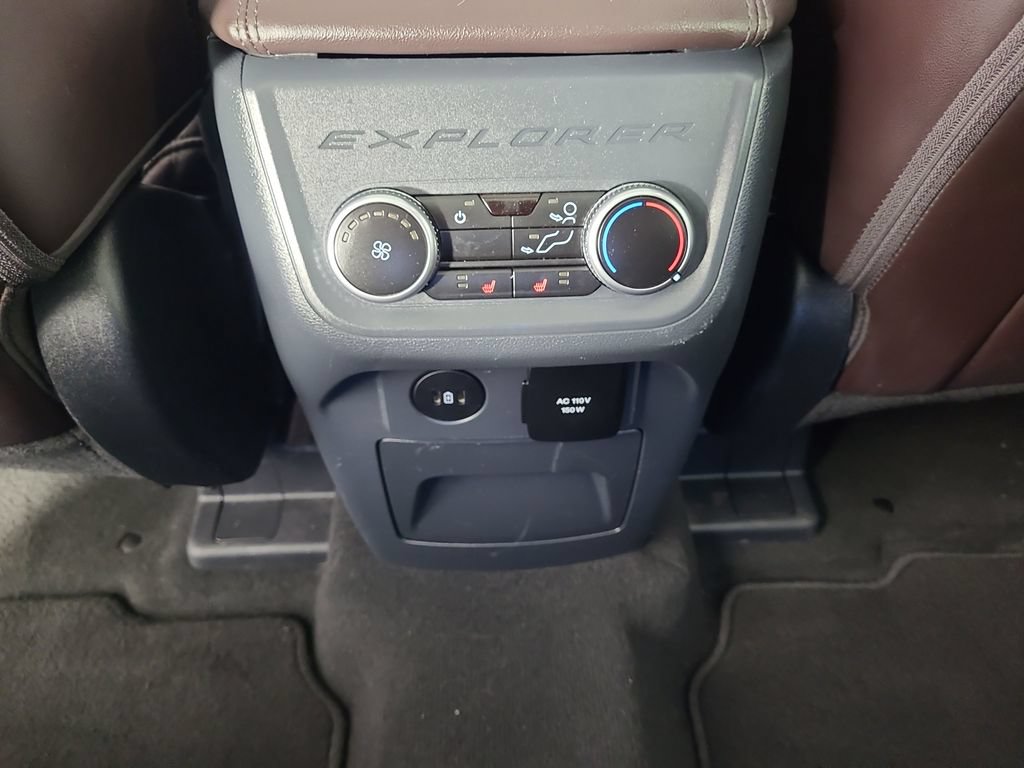Used 2025 Ford Explorer Platinum w/ LUX Leather Package AWD/4WD image 18