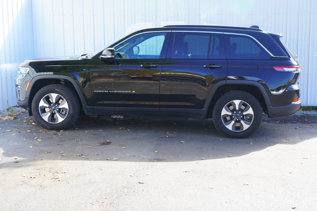 Used 2024 Jeep Grand Cherokee Limited 4xe AWD/4WD image 3