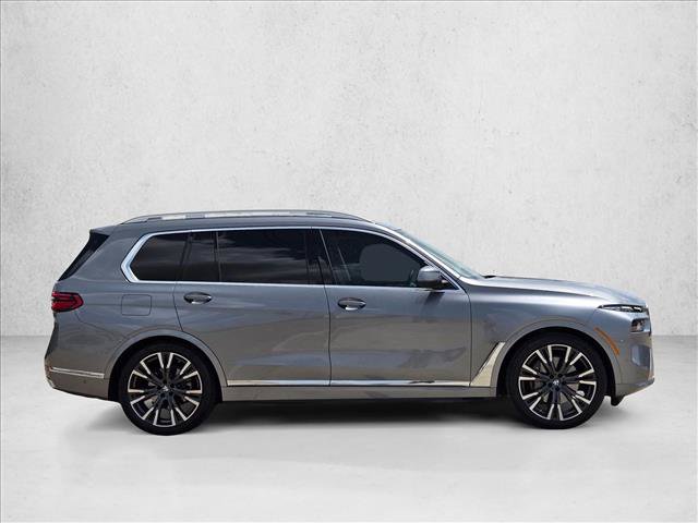 Used 2025 BMW X7 xDrive40i w/ Premium Package AWD/4WD image 4
