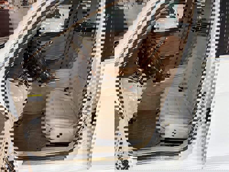 Used 2014 Mercedes-Benz E 350 4MATIC Sedan image 9