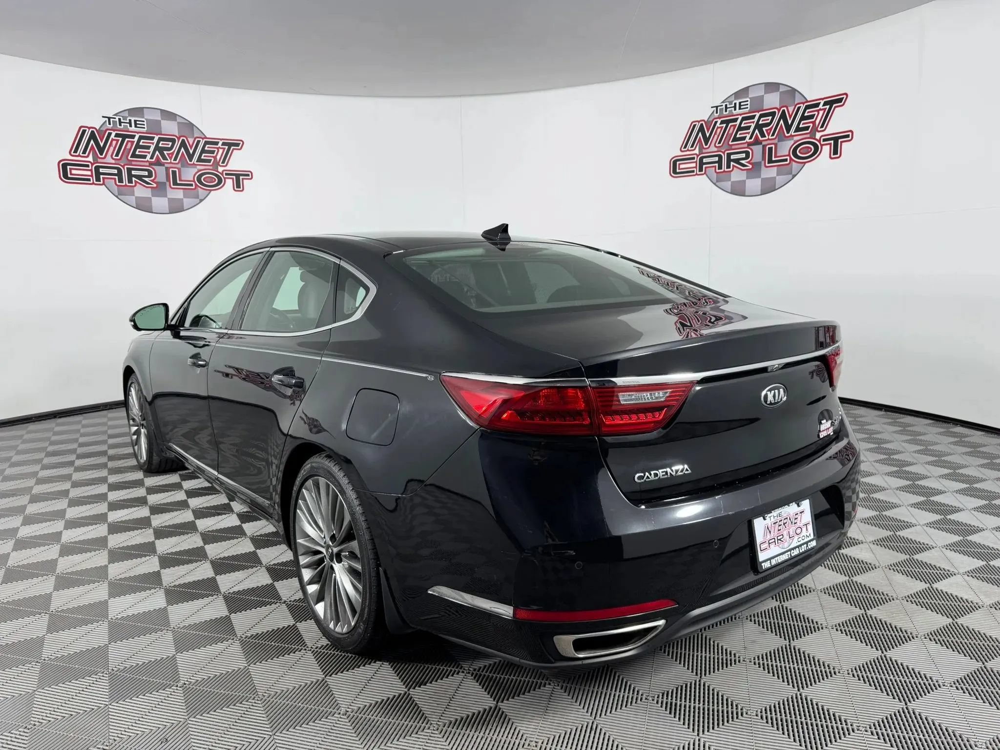 Used 2018 Kia Cadenza Limited FWD image 5