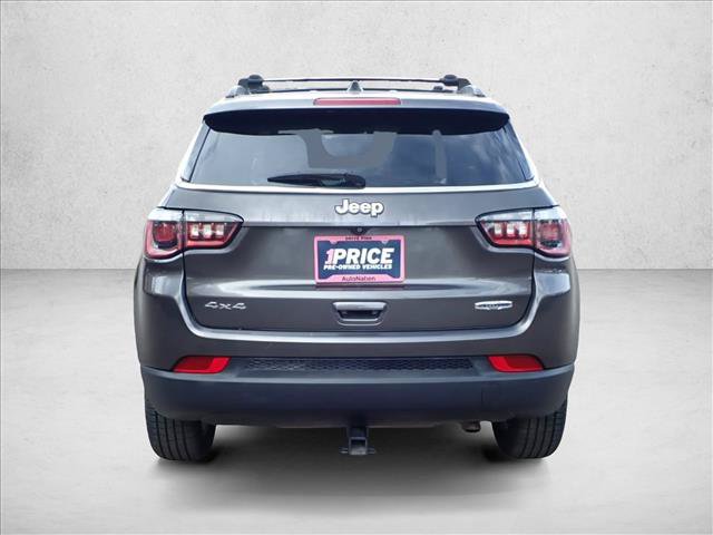 Used 2018 Jeep Compass Latitude w/ Popular Equipment Group AWD/4WD image 3
