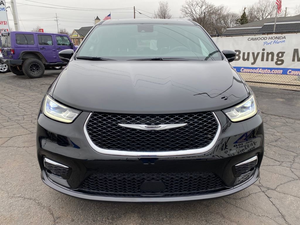 Used 2026 Chrysler Pacifica Limited image 8