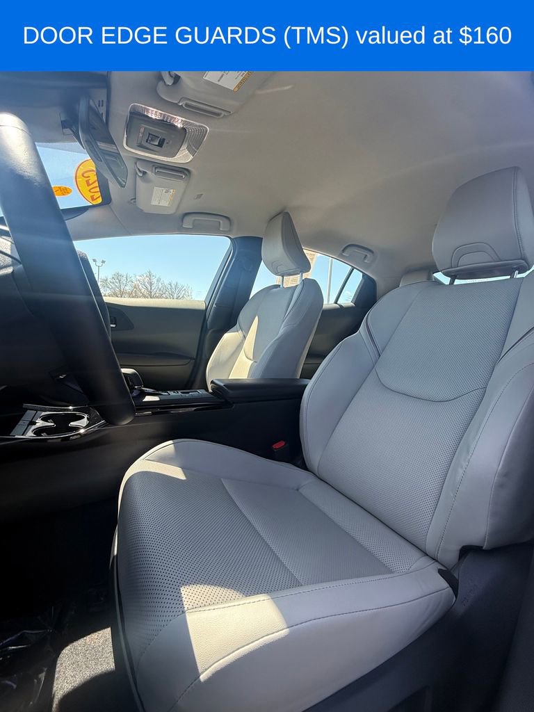 Used 2025 Toyota Prius XLE AWD/4WD image 7