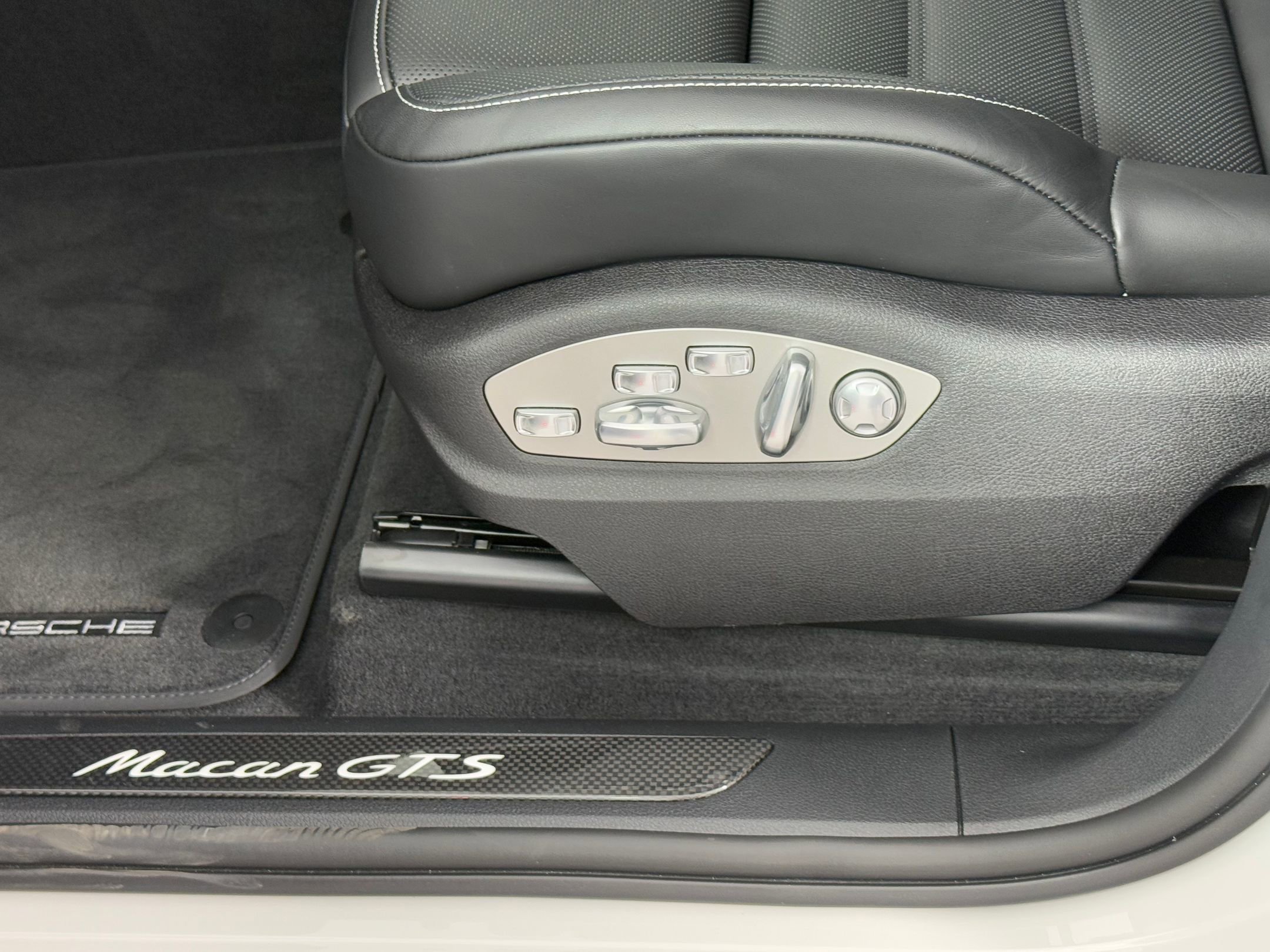 New 2026 Porsche Macan GTS AWD/4WD image 15