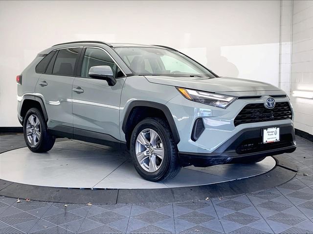 Used 2022 Toyota RAV4 XLE w/ Convenience Package image 1