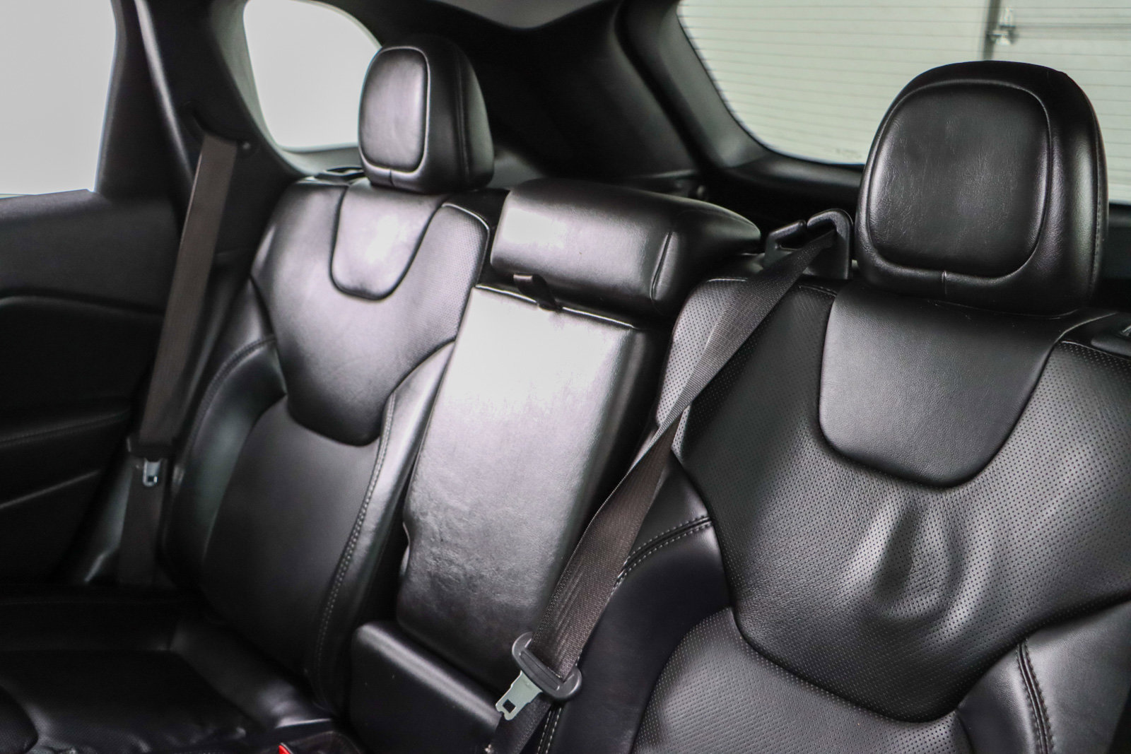 Used 2021 Jeep Cherokee Latitude Lux w/ Sun & Sound Group AWD/4WD image 25