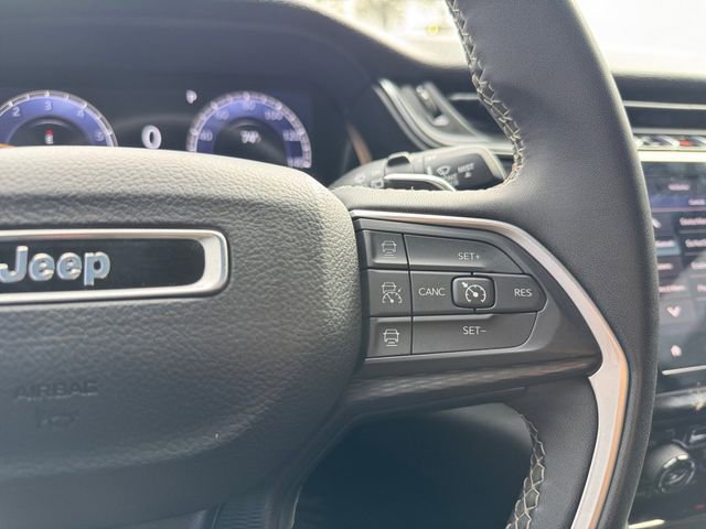 Used 2023 Jeep Grand Cherokee L Laredo image 9