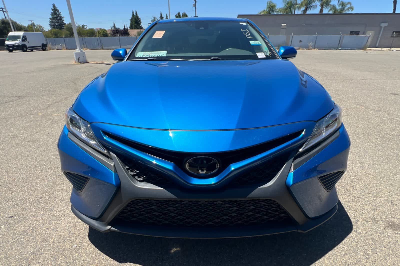 Used 2019 Toyota Camry SE w/ Convenience Package FWD image 2