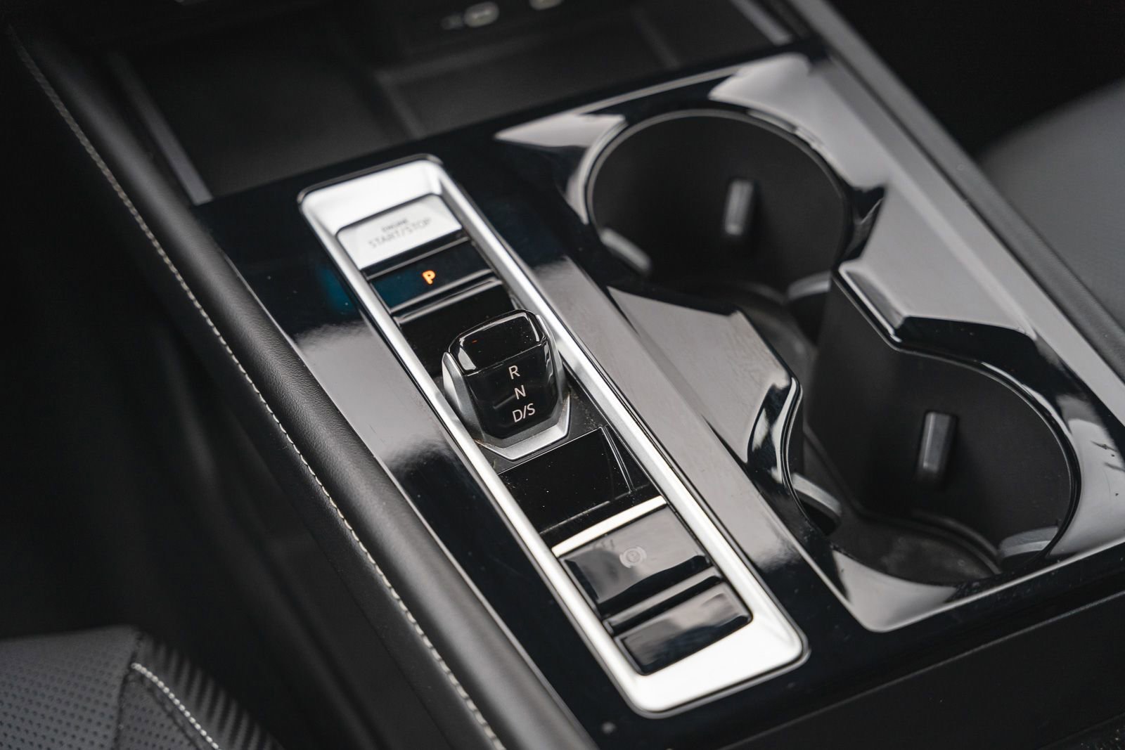 Used 2024 Volkswagen Atlas Cross Sport SE image 30