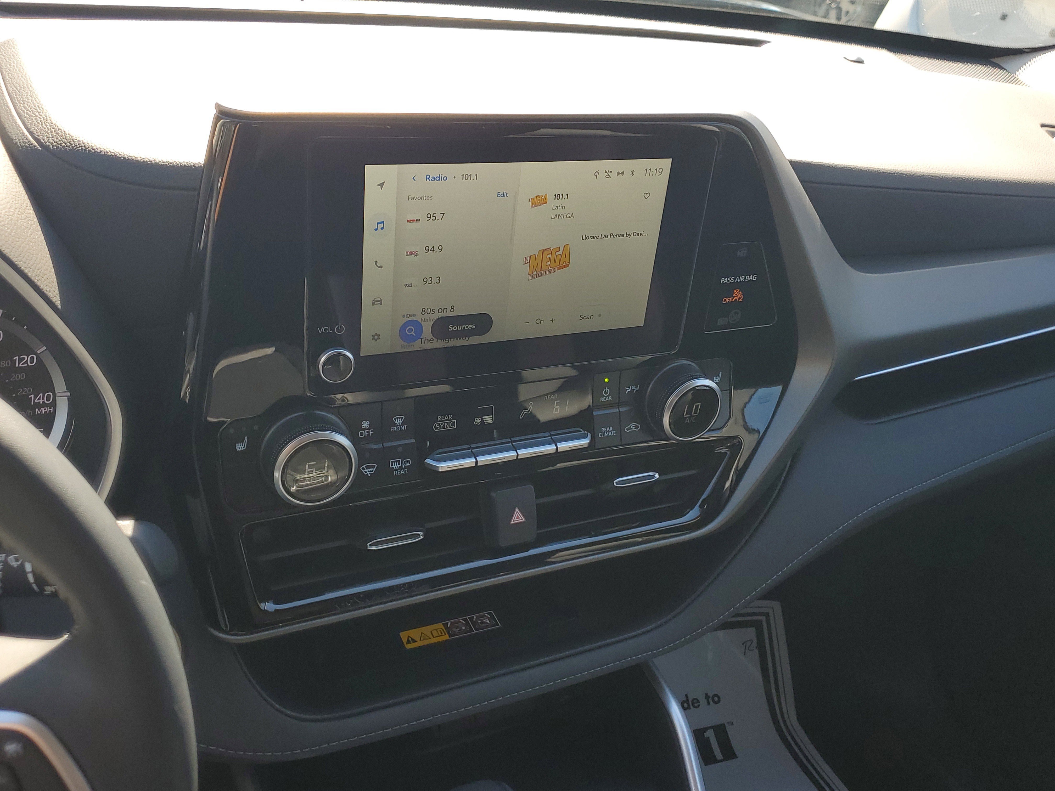 Used 2026 Toyota Highlander XLE image 26