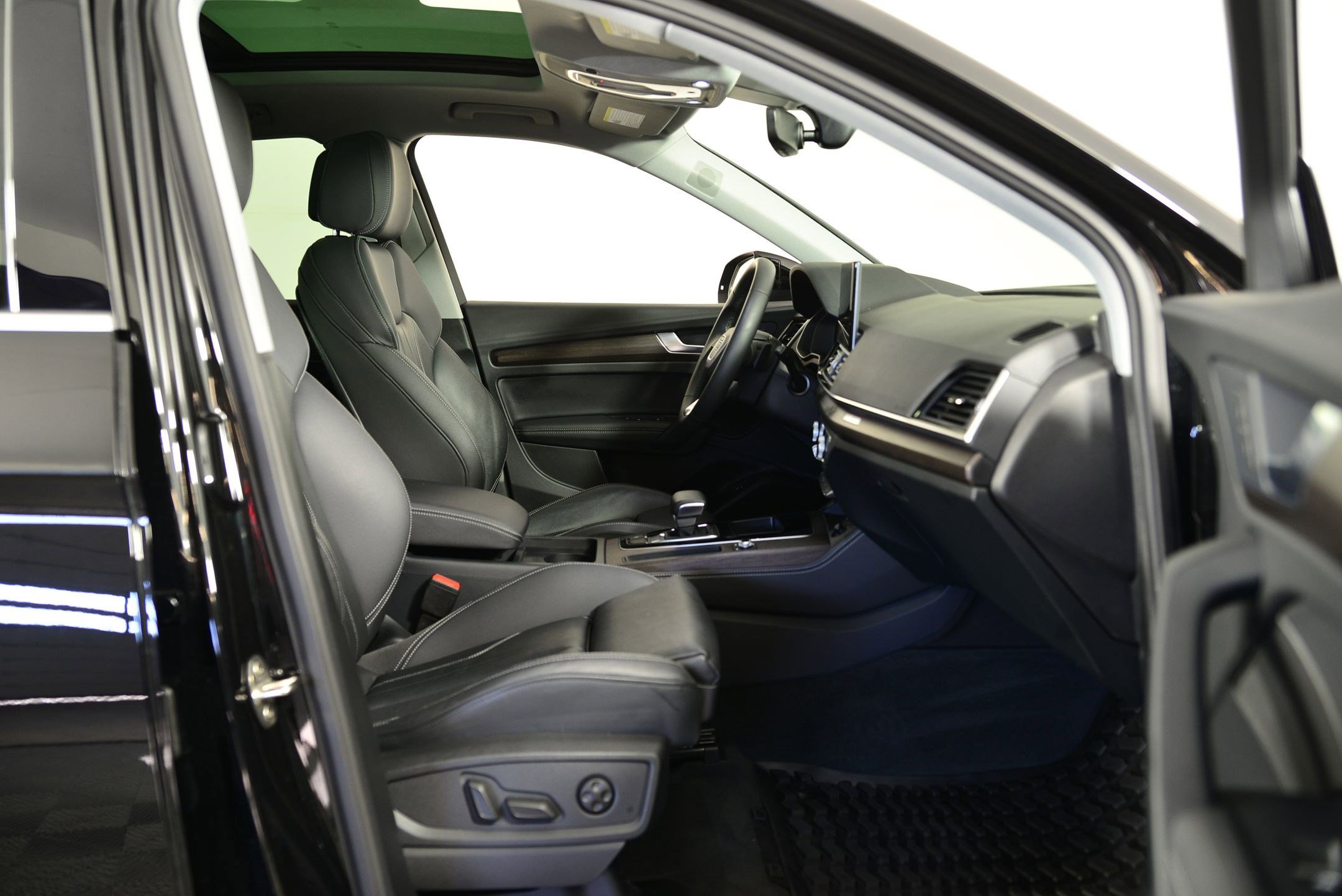 Certified 2025 Audi Q5 e Premium Plus image 21