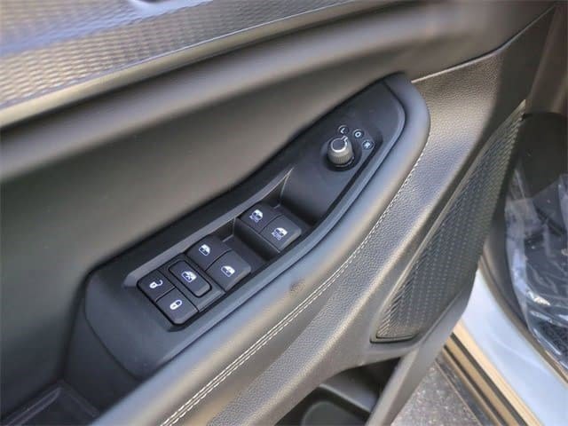 Used 2024 Jeep Grand Cherokee L Laredo w/ Luxury Tech Group I image 17