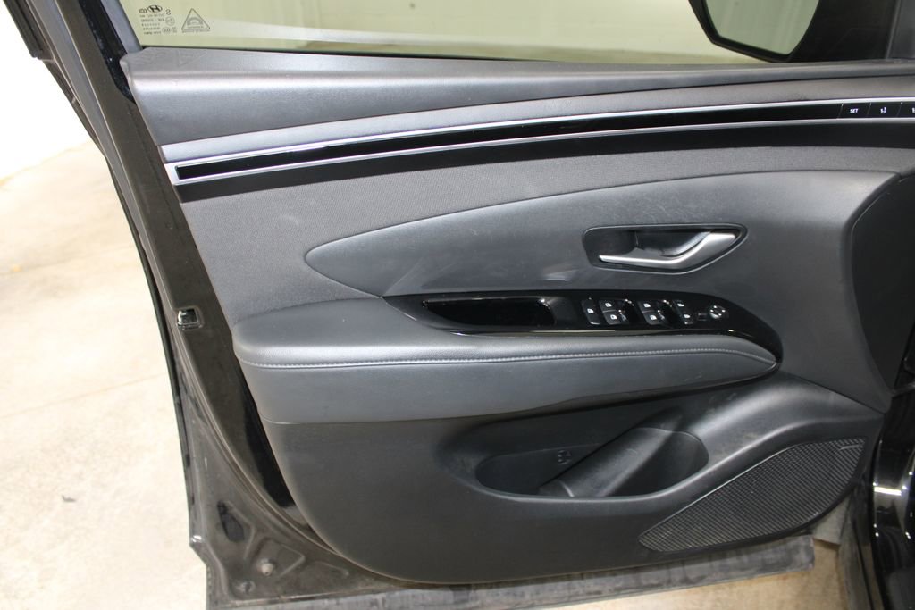 Used 2024 Hyundai Tucson Limited image 16