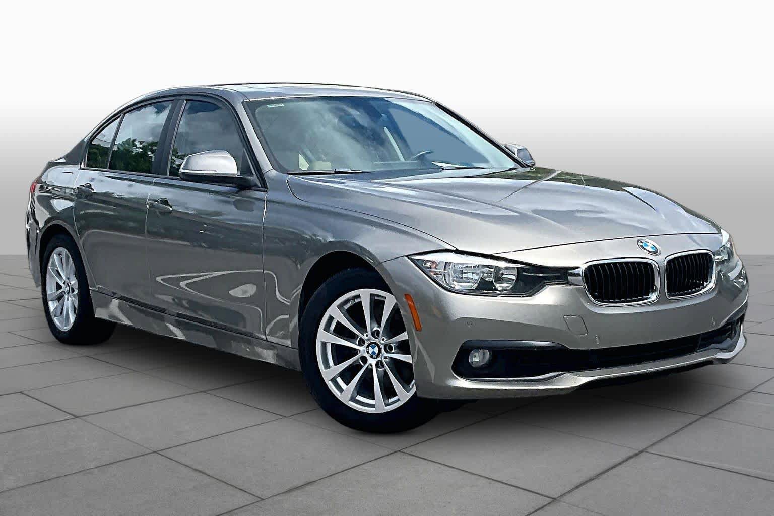 Used 2017 BMW 320i Sedan RWD image 3