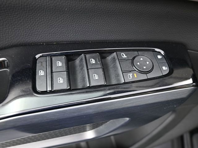 Used 2025 Nissan Pathfinder SL FWD image 16