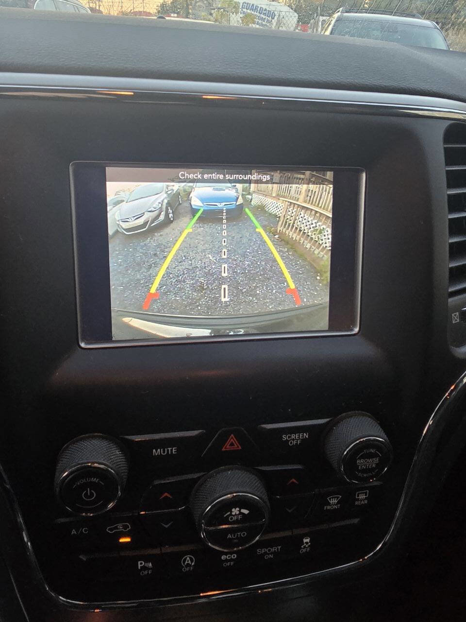 Used 2018 Jeep Grand Cherokee Laredo image 30