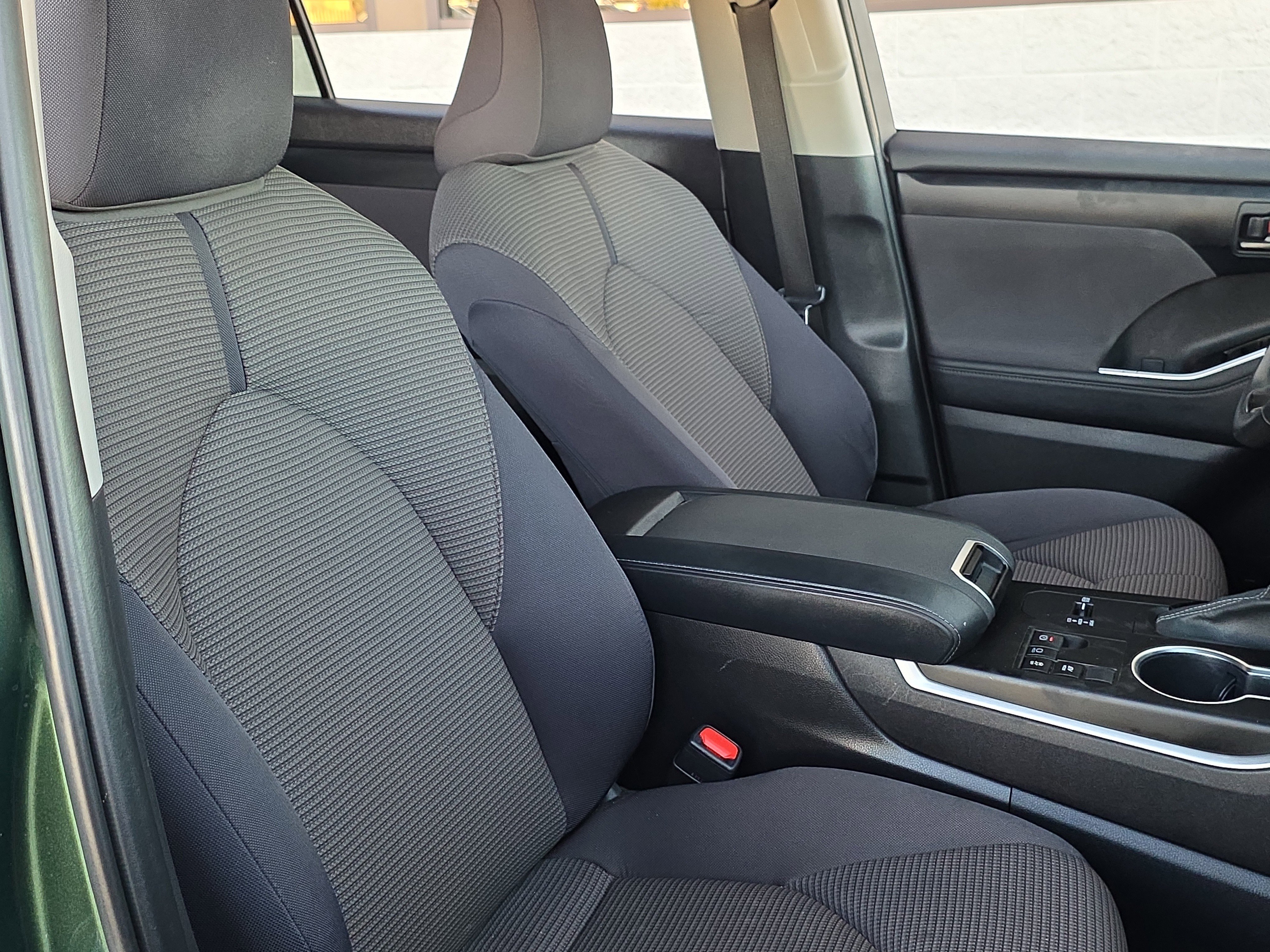 Used 2023 Toyota Highlander LE image 31