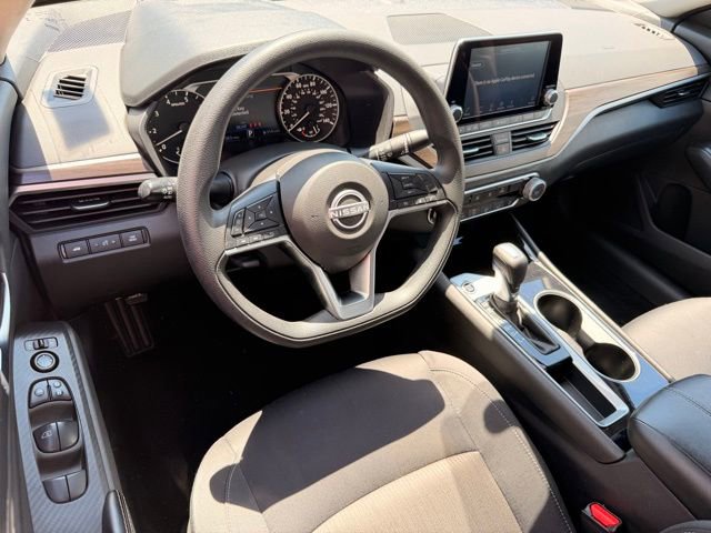 Used 2024 Nissan Altima 2.5 SV FWD image 19