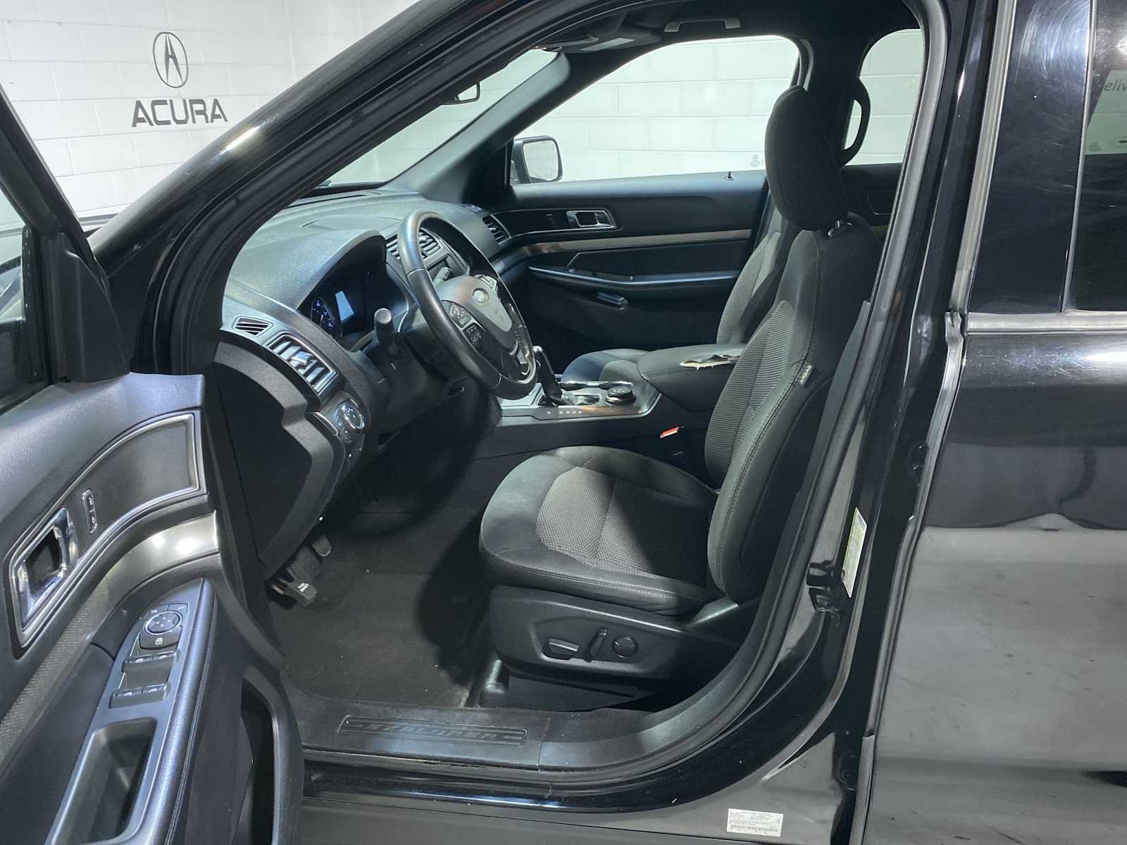 Used 2019 Ford Explorer XLT w/ Equipment Group 201A AWD/4WD image 2