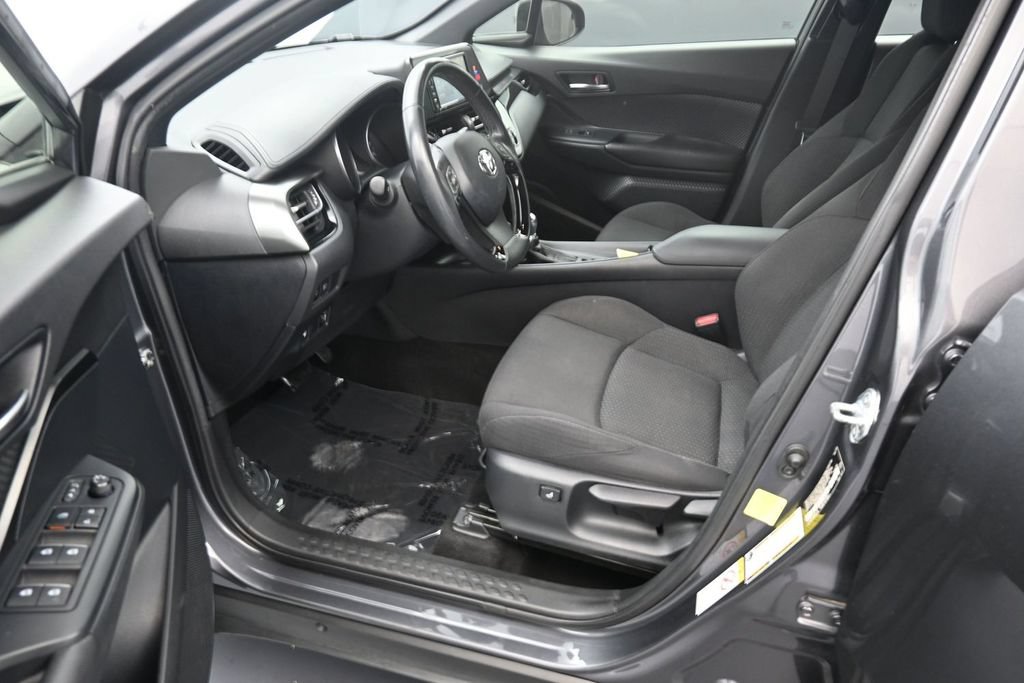 Used 2018 Toyota C-HR XLE FWD image 13