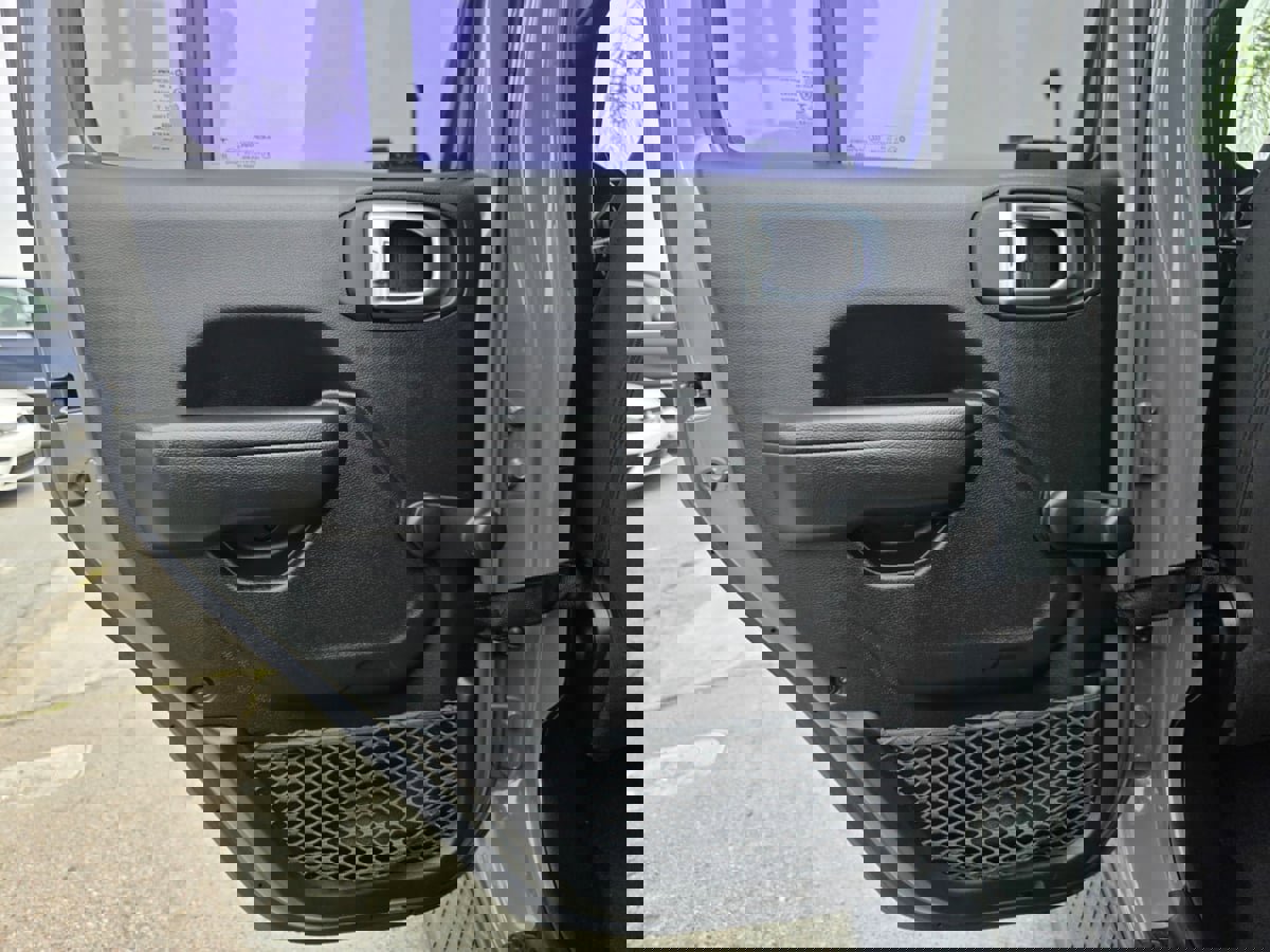 Used 2022 Jeep Gladiator Sport image 23