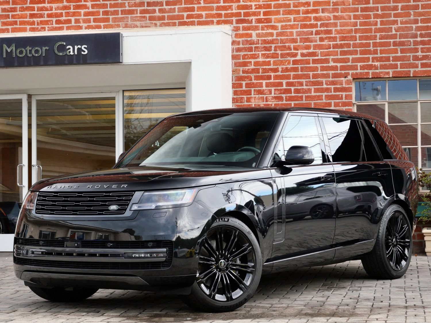 Used 2024 Land Rover Range Rover Long Wheelbase Autobiography AWD/4WD image 3