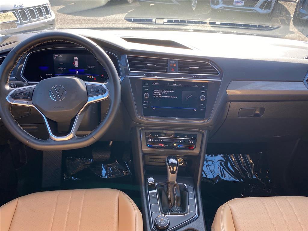 Certified 2023 Volkswagen Tiguan SE w/ Panoramic Sunroof Package image 10